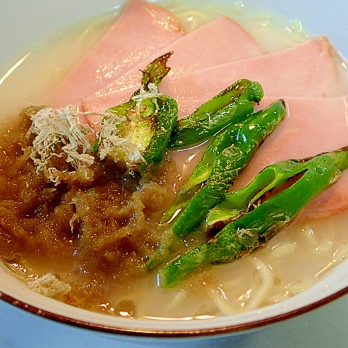 ハムと万願寺唐辛子ととろろの豚骨ラーメン レシピ 作り方 By ぷ みぃまま 楽天レシピ ハムと万願寺唐辛子ととろろの豚骨ラーメン レシピ 作り方 By ぷ みぃまま 楽天レシピ
